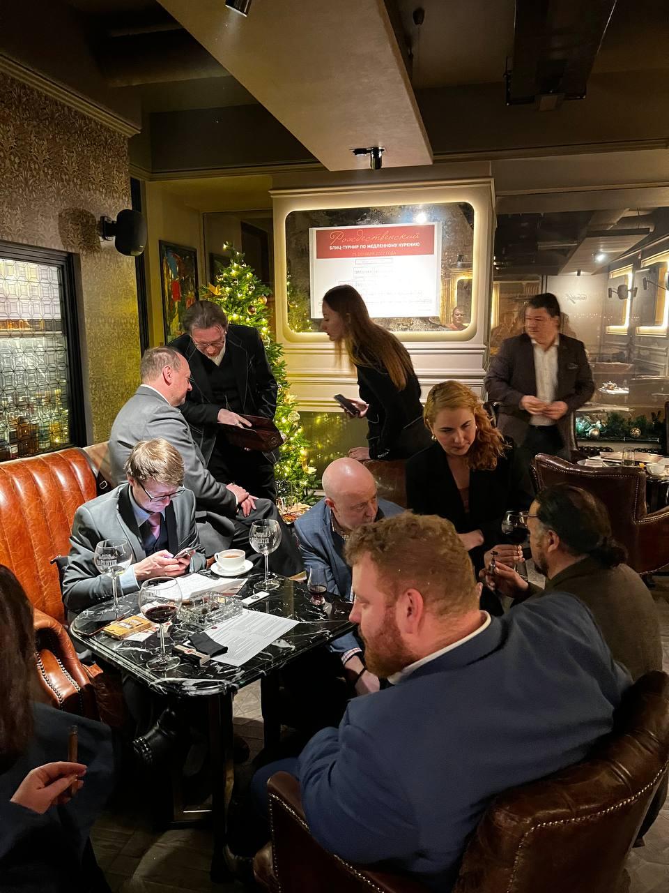 Рождественский блиц-турнир по медленному курению в сигарном клубе Davidoff, Санкт-Петербург
