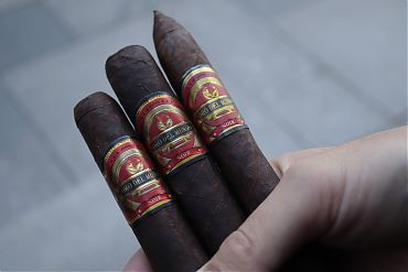 Oro Del Mundo Noir Robusto
