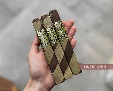 2012 by Oscar Valladares Barber Pole Toro Box Pressed